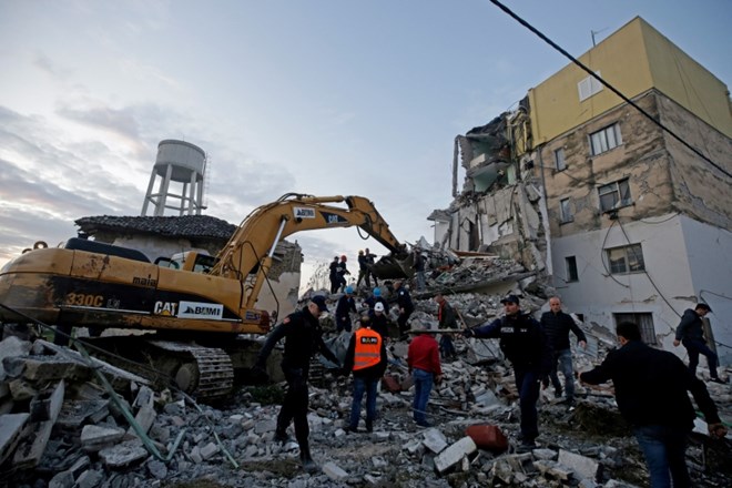 Albanijo je danes stresel močan potres, ki so ga čutili po vsem Balkanu ter tudi v Italiji in Sloveniji.