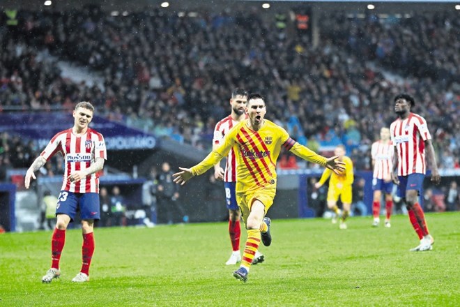 Lionel Messi (v rumenem dresu) je na prvenstvenih tekmah proti Atleticu Madrid zabil že 25 golov.