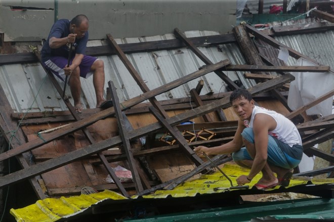 #foto #video Filipine prizadel tajfun Kammuri 