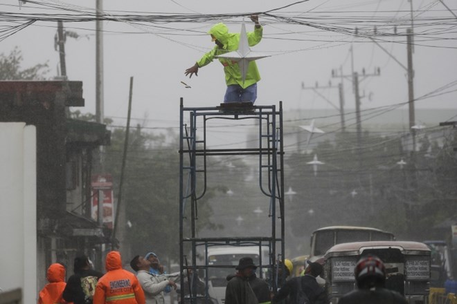 #foto #video Filipine prizadel tajfun Kammuri 