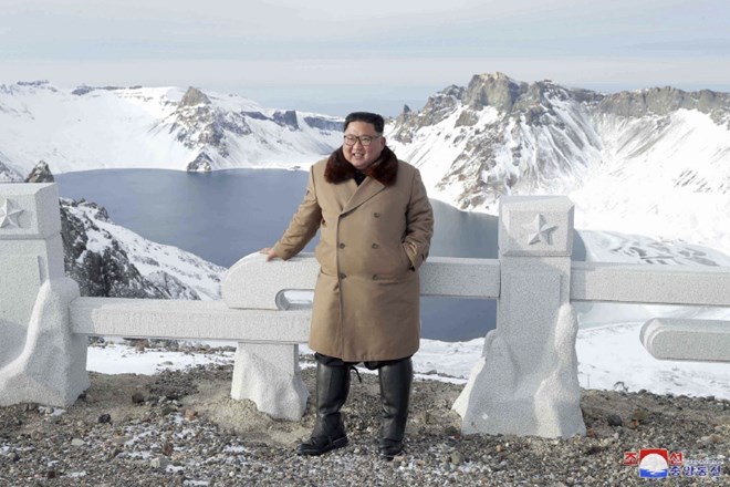 #foto Prišle nove fotografije severnokorejskega voditelja na konju