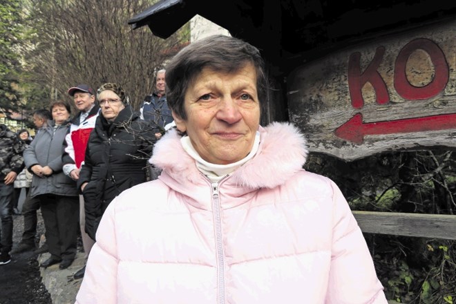 Lili Dolenc je skupaj s sosedami delavcem vsak dan kuhala kavo in čaj ter jih zalagala s piškoti in čokolado.