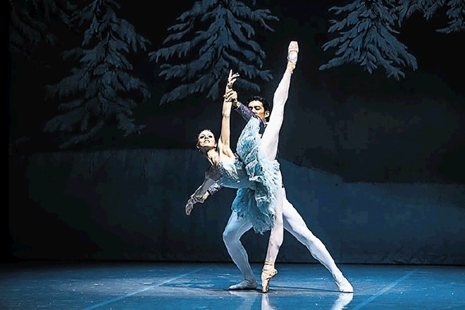 Hrestač – Božična zgodba je umetniška in prodajna uspešnica baletnega ansambla SNG Opera in balet Ljubljana.