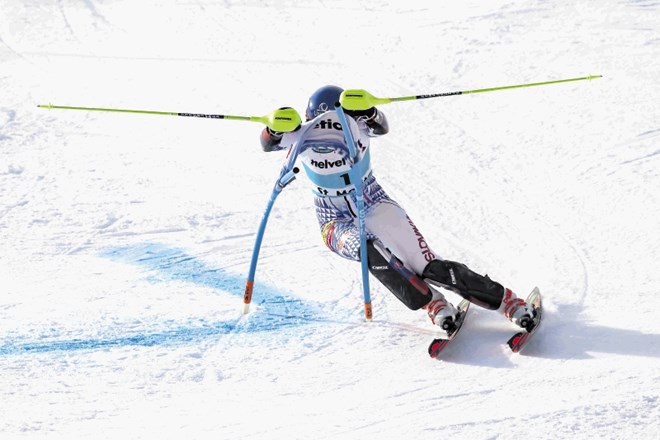 Slovakinja Petra Vlhova je bila na poti do zmage v paralelnem slalomu v St. Moritzu neustavljiva.