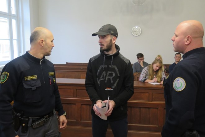 Aleksandar Miljuš je bil za dva ropa in posilstvo obsojen na pet let in tri mesece, a to še ni vse: na sodišču ga pričakujejo...