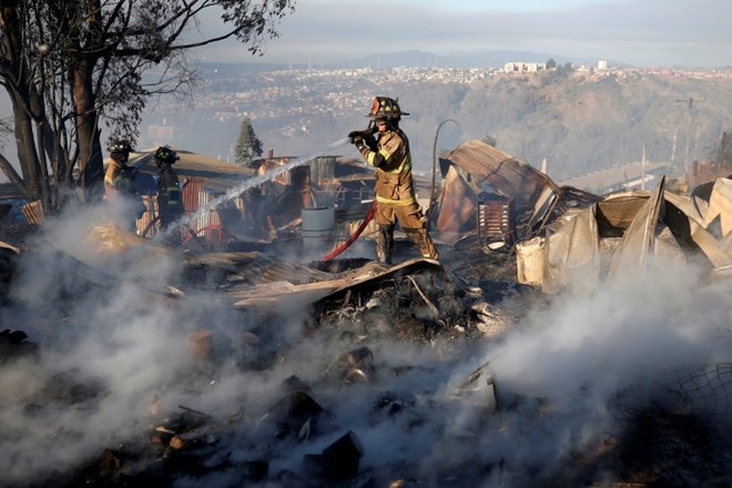 #foto Požar ogroža čilsko mesto Valparaiso, četrtina prebivalcev brez elektrike
