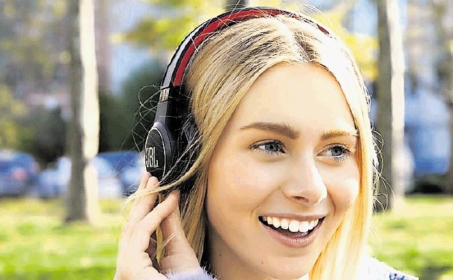 Podjetje želi za slušalke v predprodaji 89 evrov.