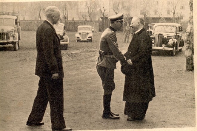 Leon Rupnik na fotografiji z nemškim esesovskim generalom  Erwinom Rösenerjem in ljubljanskim nadškofom Gregorijem Rožmanom.