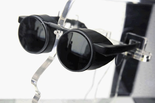 Panasonic je razvil očala za navidezno resničnost, ki so res podobna očalom.