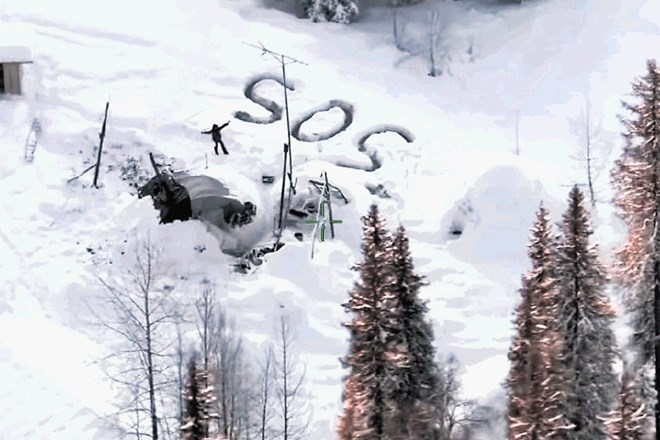 Tridesetletnega Tysona so po treh tednih, preživetih v grozljivem mrazu na Aljaski, našli s pomočjo helikopterja.