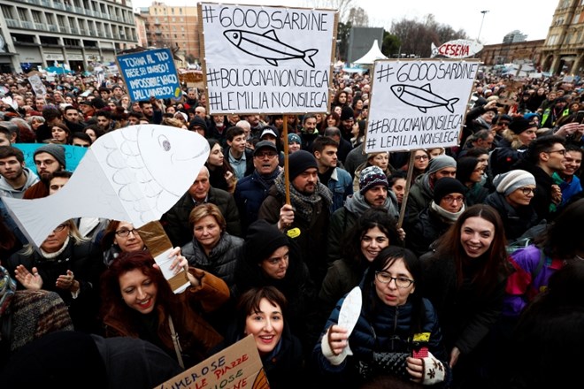 #foto V Bologni množičen protest Sardin pred deželnimi volitvami