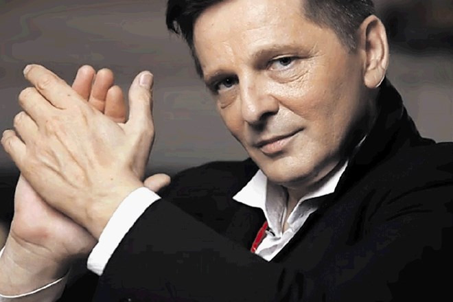 Danijel Popović je pevsko kariero začel v Črni gori, zaslovel pa je z evrovizijsko skladbo Đuli.