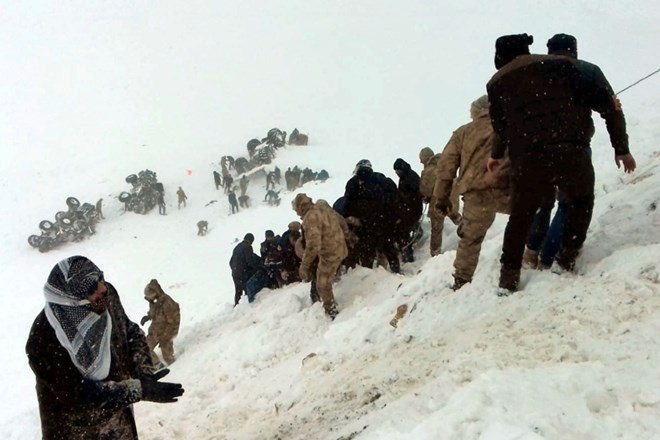 #foto V snežnem plazu na vzhodu Turčije številni mrtvi