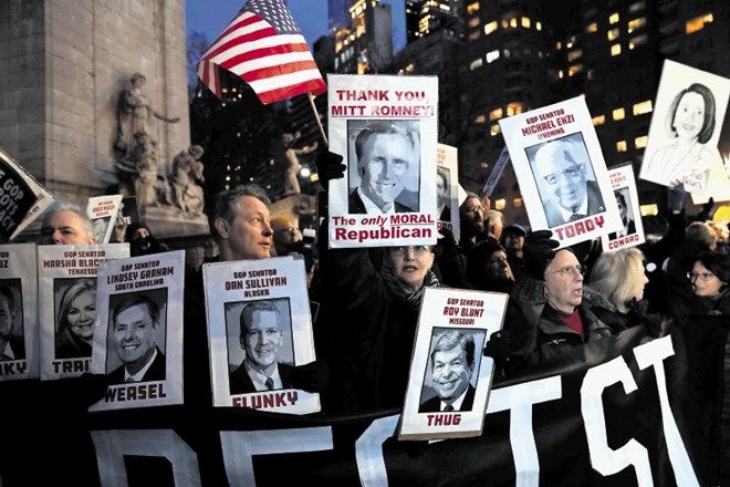 Oprostitev Trumpa je sprožila proteste v nekaterih ameriških mestih, med drugim v New Yorku, kjer so se zahvaljevali »edinemu...