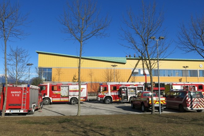 #foto Močan veter na Gorenjskem: gasilci  pomagali  na več kot 170 lokacijah