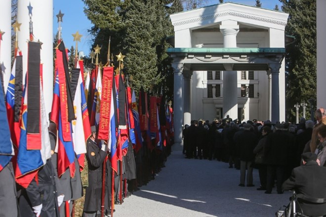 #foto Slovo Janeza Stanovnika: čez ljubljansko pokopališče so zadonele partizanske koračnice