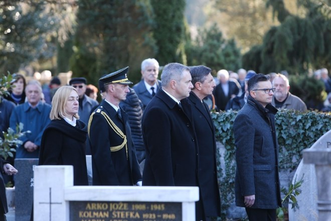 Pogreba so se udeležili tudi predsednik republike Borut Pahor, predsednik vlade v odhajanju Marjan Šarec in predsednik...