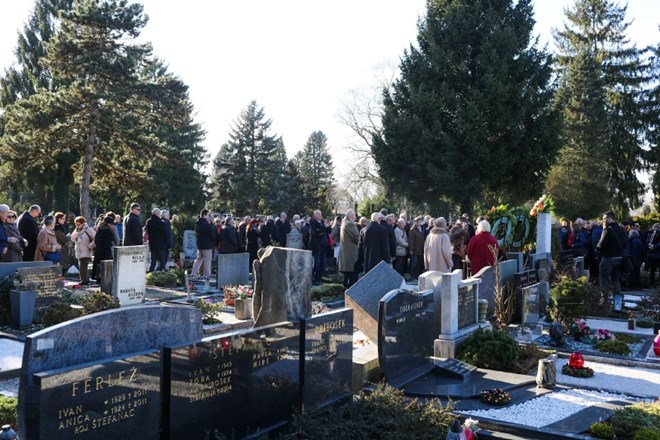 #foto Slovo Janeza Stanovnika: čez ljubljansko pokopališče so zadonele partizanske koračnice