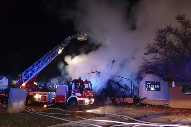 #foto Požar v Termah Čatež: kaj sta možakarja sredi noči počela ob objektu?