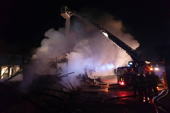#foto Požar v Termah Čatež: kaj sta možakarja sredi noči počela ob objektu?