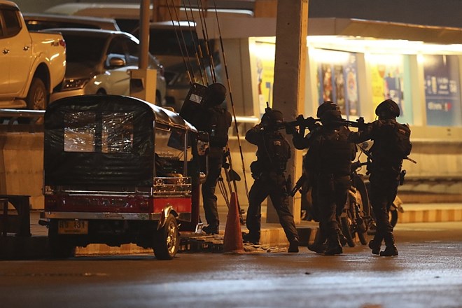  #foto #video Masaker na Tajskem: vojaka, ki je postrelil 26 ljudi, ubili ostrostrelci