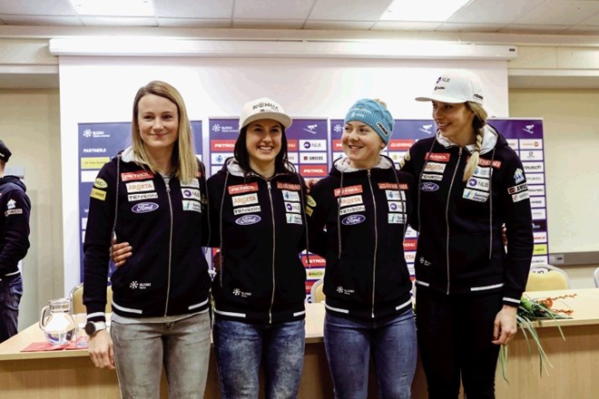 Ana Drev (skrajno levo) je končala svojo športno pot, medtem ko (z leve) Tina Robnik, Meta Hrovat in Ana Bucik računajo na...
