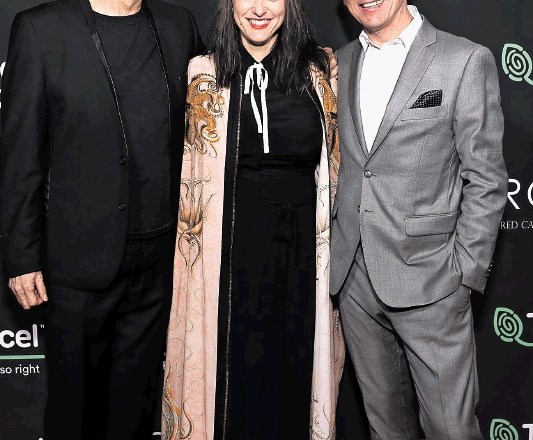 Mateja Benedetti v družbi režiserja Jamesa Camerona (levo) in Harolda Weghorsta, podpredsednika podjetja Global Marketing...