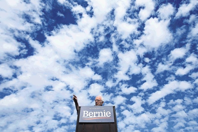 Nad kampanjo senatorja Sandersa so trenutno svetli oblaki, temni so se zgrnili nad vse njegove tekmece.