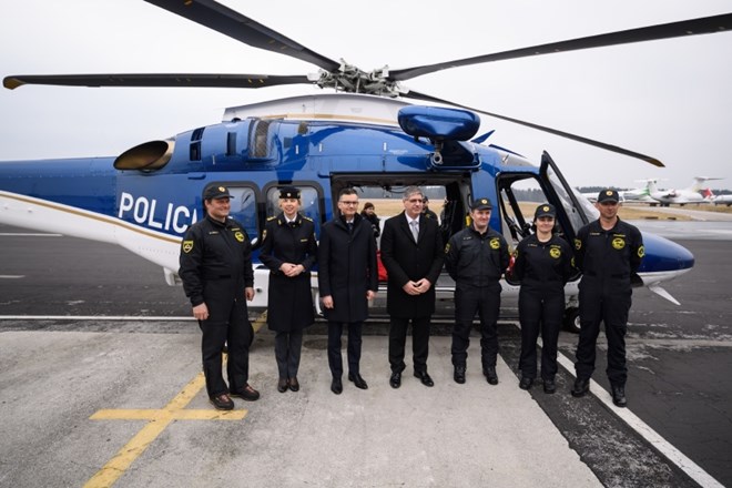#foto Slovenska policija po 12 letih z novim helikopterjem