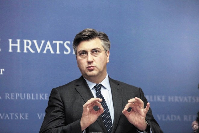 Dosedanji predsednik stranke HDZ in predsednik vlade Andrej Plenković je po prvih neuradnih izidih z veliko prednostjo dobil...