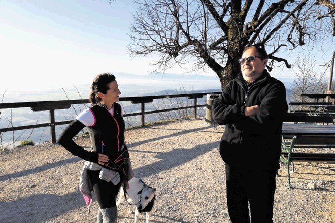 Betka Šuhel Mikolič in Miha Ledinek verjameta, da   sončni vzhodi na gori ostajajo najlepši.