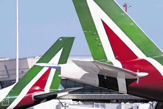 Prvo podjetje, ki je bilo v Evropi podržavljeno med krizo zaradi izbruha koronavirusa, je italijanski letalski prevoznik...