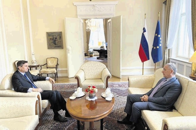 Predsednik Pahor se je o predlaganem povečanju pooblastil vojski ločeno pogovarjal z ministroma za obrambo in za notranje...