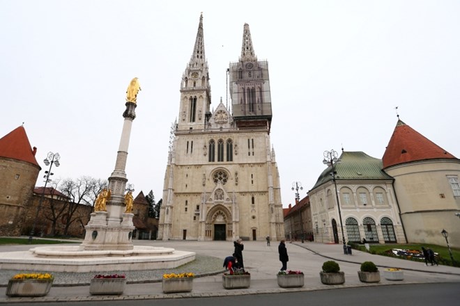 Potres je poškodoval tudi enega od zvonikov zagrebške stolnice.