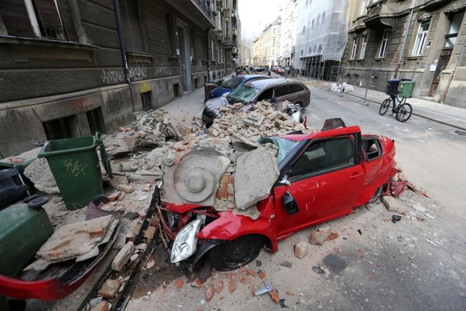 Potres v Zagrebu: Rušili so se zidovi, opeka je padala po avtomobilih