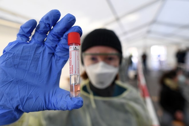 V Italiji znova visok porast smrti zaradi koronavirusa: 743 v enem dnevu