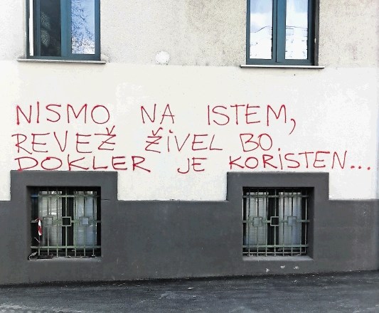 Grafit v Vidovdanski ulici je bil hitro odstranjen.