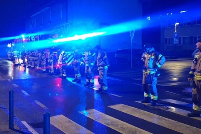 #video #foto Ljubljanski gasilci zaploskali pred infekcijsko kliniko
