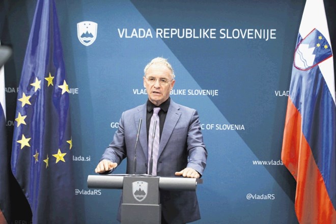 Minister Aleš Hojs ne dvomi, da bo vlada v vsakem primeru sklep o aktivaciji SV sprejela danes, zato da bo jutri nared za...