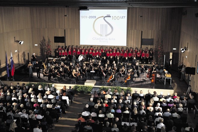 S slavnostno akademijo na Brdu pri Kranju je kranjska glasbena šola leta 2009 praznovala 100. obletnico začetka  delovanja.