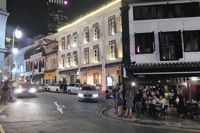 Stara kolonialna arhitektura je v Singapurju ne samo izjemno lepo ohranjena, ampak je s številnimi trgovinami, bari in lokali...
