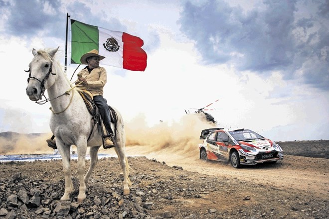 V Mehiki je Sebastien Ogier marca letos v času koronavirusa   dirkal le zato, ker je to njegova služba.