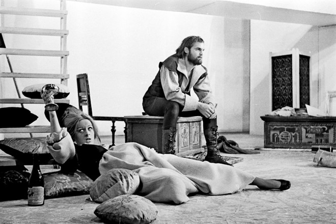 Na prvem Tednu slovenske drame je bila med sedmimi uprizoritvami na sporedu tudi drama Osvajalec Andreja Hienga, ki  jo je v...