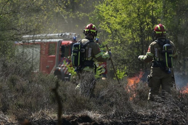 #foto Zaradi požara na Nizozemskem evakuirali 4000 ljudi