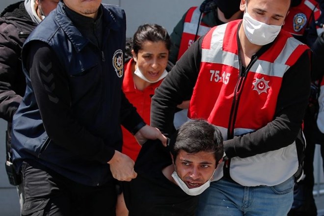 #foto V Istanbulu aretacije pred prvomajskimi demonstracijami