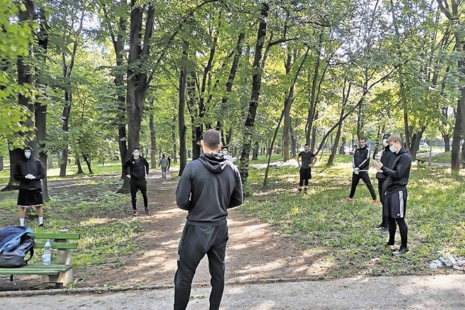 Košarkarji Partizana so včeraj znova začeli  trenirati po skoraj dveh mesecih. V parku Hajd so dvigovali fizično...