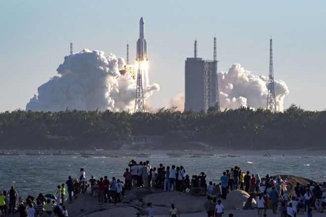 #foto Kitajska v vesolje izstrelila nov tip rakete