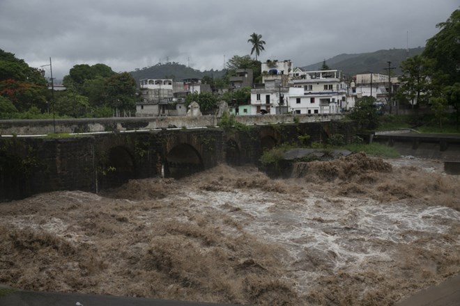 #video #foto Tropska nevihta v Salvadorju zahtevala več življenj