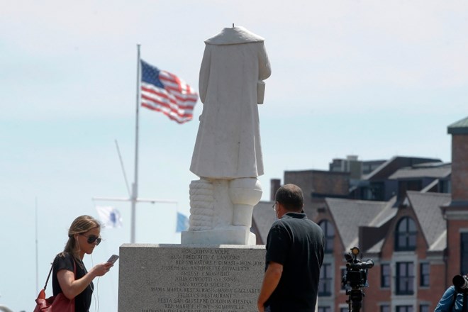 Obglavljen kip Krištofa Kolumba v Bostonu.