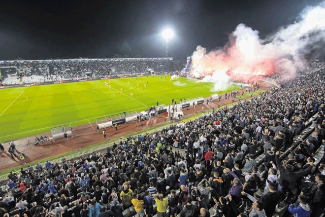 Na tekmi Partizan – Crvena zvezda je bilo v sredo več kot 15.000 gledalcev. V Srbiji je namreč dovoljeno zbiranje neomejenega...
